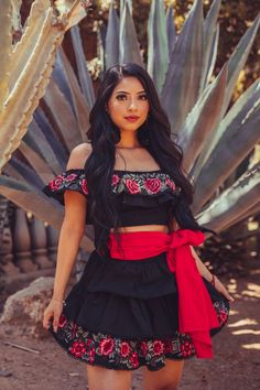 Cultural Mexican Outfit, Cute Mexican Dresses, Mexican Theme Dama Dresses, Fiesta Party Outfit Ideas, Mexican Themed Outfits, Mexican Graduation Outfit, Mexican Inspired Outfit Women, Mexican Attire Women Party, Mexican Heritage Outfit