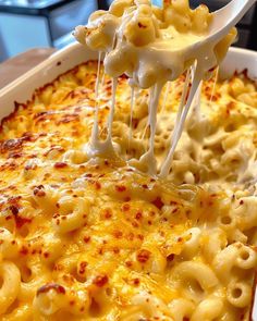 Baked Mac And Cheese Aesthetic, Mac And Cheese Pictures, Gourmet Macaroni And Cheese, Mac And Chese, Yummy Food Snacks, Cavatappi Mac And Cheese, Mac & Cheese, Mac And Cheese Aesthetic, Food With Cheese