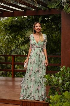 Fashion Outfits Ideas, Green Evening Gowns, Pleated Dresses, Elegante Casual, Wedding Guest Outfit Summer, Mode Inspo, Guest Outfit