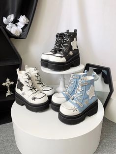 𝒜𝒷ℴ𝓊𝓉: Upper: Denim Sole: EVA; durable and slip-resistant; double-layered Entry: Side Zipper Heel Height 3.15''/8cm, Front Platform Height 1.97''/5cm The overall design features star elements as highlights, and the shoelaces also incorporate a dual-color design that can be disassembled if not preferred.  ♡ 𝓼𝓲𝔃𝓲𝓷𝓰 ♡ US Shoes With High Sole, Super Platform Shoes, Y2k Star Shoes, Star Tennis Shoes, Cool Outfit Accessories, Alt Platform Shoes, Shoe Styles 2024, Short Platform Boots, Cute Platform Shoes