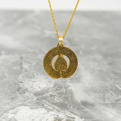 Crafted for the discerning Muslim woman, the Diwani Ayatul Kursi Necklace is a true masterpiece of Islamic jewelry. Made from high-quality 925 sterling silver and elegantly plated with 18K gold, this pendant is a blend of sophistication and faith. The intricate design featuring the Ayatul Kursi from the Quran adds a spiritual touch to any outfit. Whether worn as a daily reminder of faith or as a special gift, this necklace embodies both style and devotion. Elevate your jewelry collection with this symbolic piece that celebrates both beauty and faith in a subtle and elegant manner. Size of Pendant: 1x1" | 2.5x2.5 cm Weight of Pendant (Without Silver Chain): 0.14 oz | 3.8 gr Material of Pendant: 18K gold plated on Hypoallergenic 925 sterling silver. Length of Chain : 14 in - 35 cm | 16 in - Traditional Pendant Necklace Tarnish Resistant, Traditional Gold Plated Engraved Necklace, Traditional Gold-plated Engraved Necklace, Traditional Round Necklace With Polished Finish, Traditional Engraved Gold-plated Necklace, Amulet Style Engraved Necklace For Anniversary, Traditional Engraved Gold Necklaces, Brass Necklaces With Intricate Design As Gift, Gold Plated Necklaces With Intricate Design For Gift