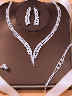 4pcs Luxury Bridal Jewelry Set: 1pc Necklace, 1 Pair Earrings, 1pc Bracelet, 1pc Ring With Geometric Diamond Design Silver    Copper Alloy    All Wedding & Event, size features are:Bust: ,Length: ,Sleeve Length: Wedding Jewellery Set Bridal, Minimalist Wedding Jewelry, Geometric Diamond Design, Wedding Party Accessories, Diamond Jewelry Set, Wedding Jewelry Set, Bridal Diamond Jewellery, Silver Jewellery Sets, Rhinestone Decor