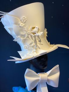 Fantastic nature look white hat made of foam. Great to complete your costume with this hat. Drag Accessories, Foam Hats, Weird Hats, Angelica Rugrats, Caroline White, Crazy Hat, Foam Paper, Rainbow Bow, Austin Powers