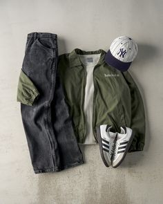 Protection Pack New Balance Outfit, Winter Outfits Masc, Winter Masc Outfits, Green Jacket Outfit, Guys Fashion Casual, Mens Smart Casual Outfits, Masc Outfits, Classy Outfits Men, Outfits Hombre