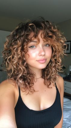 Ash Brown Hair With Highlights Curly, Curly Hairstyles Round Face Plus Size, Layered Bob Hairstyles For Curly Hair, Best Curly Haircuts For Round Faces, Curly Hair For Long Face Shape, Perm On Medium Length Hair, Haircuts For Curly Hair Round Face, Haircuts For Medium Length Curly Hair