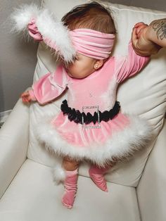 Pink Christmas Photoshoot, Baby Christmas Outfit, Baby Christmas, Christmas Photoshoot, Christmas Outfits, Disney Christmas, Newborn Girl, Christmas Dress, Future Kids