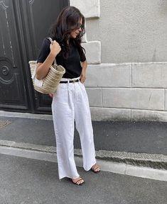 40+ Classy White Jeans Outfits For Ladies [2024]: What To Wear With White Jeans Casual White Jeans Outfit, White Jeans Outfit Summer, Trendy Casual Outfits, White Linen Pants Outfit, Best White Jeans, Linen Pants Outfit, White Pants Outfit, Cardigan Blazer, White Jeans Outfit