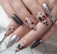 Disney Nails New Years, Disney New Years Nails, Disney Birthday Nails, Disney Nail Art Designs, Black Disney Nails, Disneyland Nails Designs, Disney Holiday Nails, Lion King Nails, Cute Disney Nails