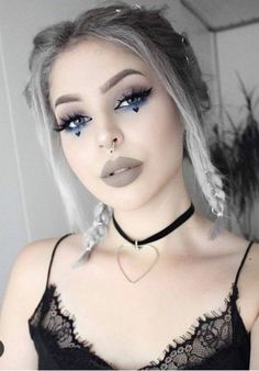 Edgy Concert Makeup, Goth Hair And Makeup, Cute Goth Makeup Looks, Emo Night Makeup, Egirl Makeup Goth, Gothic Makeup Ideas, Emo Makeup Looks, Makeup Emo, Fete Emo