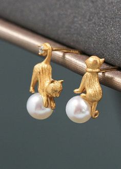 Fashion Yellow 14K Gold Cute Cats Pearl Asymmetrical Design Stud EarringsMade of fine 14K Gold Pearl.Measurement: 1.4cm/0.546" * 1.2cm/0.468". Matches easily with daily hairstyle, dresses & Shirts Cat Earring, Daily Hairstyles, Jewelry Drawing, Earring Gold, Couture Jewelry, Cat Earrings, Asymmetrical Design, Gothic Jewelry, Dream Jewelry