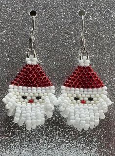 Christmas earrings made from seed beads , santa Beaded Santa Earrings Pattern, Seed Bead Christmas Earrings, Bead Christmas Earrings, Seed Bead Christmas, Christmas Beaded Earrings, Christmas Beads Craft, Christmas Beading, Santa Earrings, Bead Creations