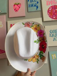 Hibiscus cowboy hat, felt. Made to order. Every item maybe different due to custom painting. Cowboy Hat Painting, Painted Cowboy Hats, Flower Hibiscus, 21 Birthday, Tropical Pool, Painted Hats, Chapeau Cowboy, Life Board, Cowgirl Hat