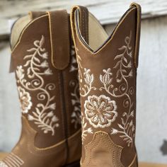 The price INCLUDES sales tax and shipping cost within the United States
This is the women's western boot style SB-425, in an attractive tan color. With a narrow square toe, this boot offers a modern and refined look. It stands out for its floral embroidery, providing a feminine and delicate touch. Made with a leather upper and lining, and a cowhide sole, it guarantees both durability and comfort. Made in León, Mexico, the SB-425 is a perfect combination of traditional western style and contempor Western Boots Women, Boot Style, Western Boot, Sales Tax, Tan Color, Western Style, Western Boots, Western Fashion, Fashion Boots