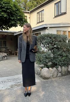 Cecilie Moosgaard, Black Skirt Outfits, Fest Outfits, Pencil Skirt Outfits, Corporate Outfits, Grey Blazer, Business Outfit, Looks Chic