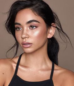 Maquillaje Glowy, Beauty Fotografie, Christina Nadin, Freckles Makeup, Holiday Makeup Looks, Smink Inspiration, Make Up Videos, Glowy Makeup