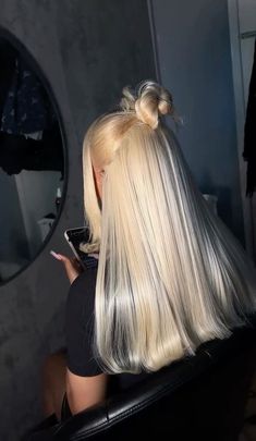 Crimps Hairstyles For Black Women Blonde, Blonde Hair In A Bun, 2 Ponytail Hairstyles, Frontal Wig Hairstyles, Black Ponytail Hairstyles, Quick Weave Hairstyles, Frontal Hairstyles, Pretty Braided Hairstyles, Pretty Hair Color