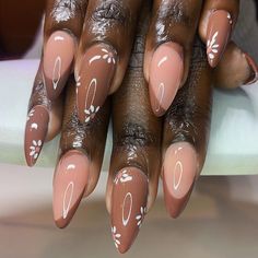 October Nails Inspiration, Calm Nail Designs, November Nails French, Neutral Nails Fall 2024, Nude Acrylic Nails Almond, Brown Gel Nails Designs, Brown Almond Nails Design, Brown Pink Nails, Gel Extension Nails Ideas