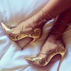 Gold High Heels, Fancy Shoes, Gold Heels, Pretty Shoes, Dream Shoes, Beautiful Shoes, Womens High Heels, Stiletto Heel, Cute Shoes