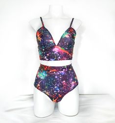 So cute - handmade! #raveoutfit #raveclothing #handmade Unique Rave Outfits, Plus Size Rave, Holographic Fabric, Rave Clothes, Trippy Designs, Rave Clothing, Outfits Rave, Splatter Paint, Fit Back