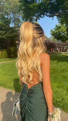 Green Long Prom Dress, Grad Hairstyles, Cute Prom Hairstyles, Barbie Hairstyle, Formal Hairstyles For Long Hair, Ball Hairstyles, Hoco Hairstyles, Elegant Prom