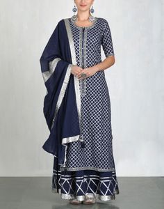 navy blue cotton mul sharara kurta w silver gota Pakistani Actress Dresses, Actress Dress, Dress Design Ideas, Dress Nigth, Party Wear Frocks, Function Dresses, Sharara Suit, Suits Design