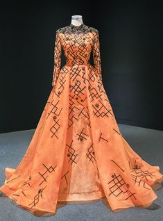 A wonderful dress with an immaculate seaming and pretty embellishments. This orange high neck ball gown is simple, elegant and modish. The high neckline makes the beginning of the corset bodice. The orange corset is ornate with sequins in slanting fashion. Orange Ball Gown, High Neck Dress Formal, Orange Gown, Flower Gown, Orange Prom Dresses, High Neck Prom Dress, Sweet 15 Dresses, Prom Dress Plus Size, Formal Dresses For Weddings