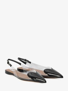 Step into luxury with these ALAÃA LE COEUR FLAT SLINGBACK MULES. Crafted from 100% lamb skin and lamb leather, with a touch of polyurethane and calf leather, these mules offer both style and comfort. The rubber sole ensures durability while the slingback design adds a chic touch to any outfit. Crafted from 100% lamb skin and lamb leather Features a rubber sole for durability Slingback design adds a chic touch to any outfit Flat Slingback Shoes, Slingback Mules, Elegant Flats, Black Flats Shoes, Slingback Flats, Slingback Shoes, Leather Cap, Boot Pumps, Mua Sắm