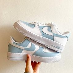 ✈︎ Worldwide shipment.  ♥ Hand painted custom Nike sneakers ★ Time to ship out is 1-2 weeks at te moment! - All customs are waterproof / scratch resistant. Order your customs sneakers below. Black Air Force 1, White Air Force 1, Nike Air Force One, Nike Shoes Girls, Preppy Shoes, Air Force 1 Custom, Custom Air Force 1, Baskets Nike, Water Blue