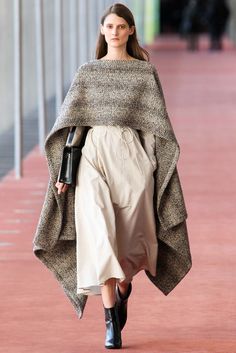 Lemaire Fall 2015 Ready-to-Wear Fashion Show Blanket Cape, Fashion Week Street Style, 2015 Fashion, Fall 2015, Paris Fashion, Paris Fashion Week, Batik