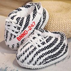 Yeezy Slippers – Slippers.One Cute Bread, Purple Slippers, Royal Blue Shoes, Fluffy Slippers, Warm Home, Comfortable Slippers, Fur Shoes, Sneakers Looks, Soft Slippers