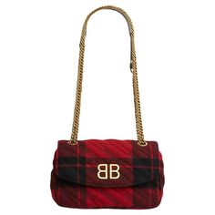 Balenciaga BB Chain bag in red and black wool cloth, tartan pattern and Balenciaga logo, quilted and decorated with the famous BB logo on the flap clasp, black leather interior with 6 card slots, 1 zipped coin purse and a large front pocket, a last patch pocket on the back of the bag, shoulder strap in aged gold metal chain and leather to wear single (cross body) or double (shoulder). Width 22 cm x height 14 cm x depth 8 cm, double shoulder strap 65 cm and single 115 cm. The bag is in excellent condition and is definitely perfect for every day. Christian Dior Bag, Dior Logo, Balenciaga Logo, Louis Vuitton Speedy 30, Chanel Black, Tartan Pattern, Vuitton Bag, Chain Bags, Green Leather