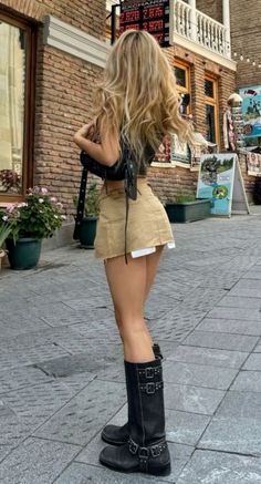 Fall Outfit Tall Boots Outfit Midsize, Biker Boots Outfit, Suede Boots Outfit, Saddle Boots, Best Fall Outfits, Edgy Boots, Aesthetic Overalls Outfit, Black Boots Outfit, Boots Outfits