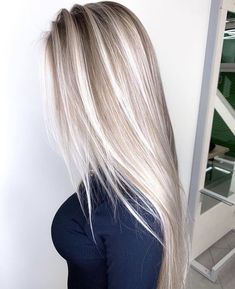 Platinový Blond, Shoulder Length Layered Hair, Blonde With Dark Roots, Dark Roots Blonde Hair, Frontal Hairstyles, Balayage Hair Blonde, Blonde Hair Looks