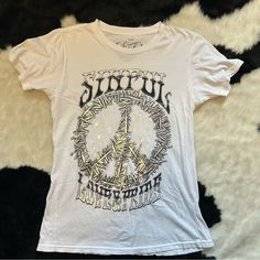 Nwot. White Tee With Holographic Bullets In The Shape Of A Peace Sign. Tighter Fit Coyote Ugly, White Holographic, Emo Y2k, White Tee, The Shape, Peace Sign, White Tshirt, Lana Del Rey, Tshirt Colors