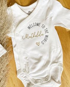 Newborn Cricut Onesie, Cricut Newborn Projects, Baby Gifts Cricut, Newborn Welcome, Newborn Shirts, Cricut Projects Easy, Cricut Baby, Getting Ready For Baby