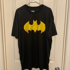 Great Condition Never Worn Batman Tshirt, Batman Shirt, Black N Yellow, Batman, Tee Shirts, Mens Shirts, Man Shop, Yellow, T Shirt