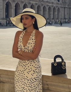 Classy Hats For Women, Old Money Dresses Aesthetic, Rich Outfits Summer, Vineyard Aesthetic Outfits, Old Money Outfits For Summer, Old Money Hat, Rich Outfits Classy Chic, Old Money Style Dress, Kentucky Derby Outfit For Women