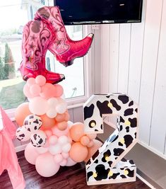 a cowgirl themed birthday party with balloons and balloon decorations, including the letter e