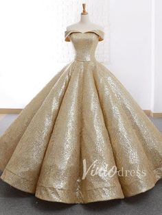 Prom Gowns Elegant, Gold Ball Gown, Off The Shoulder Prom Dress, Red Quinceanera Dress, Purple Quinceanera Dresses, Vintage Ball Gowns, Sweet 15 Dresses, Red Quinceanera Dresses, Mermaid Prom Dresses Lace