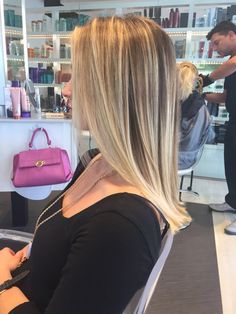 Blond With Dark Roots, Blonde Highlights Medium Length, Tmavý Blond, Bronde Hair, Birthday Hair