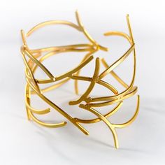 This beautiful bangle is part of a collection that takes inspiration from nature and Japanese aesthetics.The bangle is crafted from brass wire that has been hammered flat and soldered together to form a branch - a beautiful tribute to the bonsai tree.Natural dreamy silhouette - perfect for special occasion such as wedding and birthday.  This feminine, unique and dainty piece will give any outfit  a special look  – it is a real eye catcher at any elegant occasion.Great as a gift for wife, girlfri Handmade Gold Nature-inspired Bracelets, Artistic Bangle Bracelet For Gift, Gold Bangle Bracelet With Unique Design, Artistic Gold Bracelets For Gifts, Elegant Bangle Bracelets With Unique Design, Elegant Bracelets With Unique Design As Gift, Elegant Bracelets With Unique Design For Gift, Bangles Bridal, Hammered Bangles