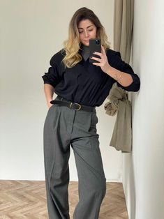 Masculine Girl, Female Pants, Style Wide Leg Pants, Masculine Fashion, Layered Shirts, New Office, Pants Vintage, Straight Trousers