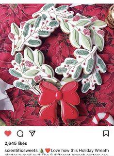 decorated cookies are arranged in the shape of a wreath