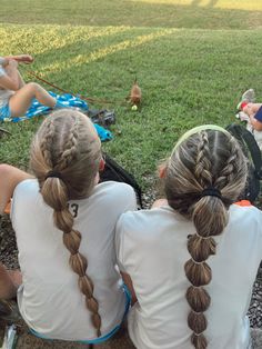 Race Day Hair, Tennis Hairstyles, Tennis Hair, Softball Hair, Cute Volleyball Hairstyles, Cute Sporty Hairstyles, Football Hair, Ideas For Parties, Soccer Hairstyles