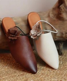 Chic Coffee Flower Cross Strap Slide SandalsMade of:-Cowhide Leather Upper.-Rubber sole-Genuine Leather cushioned insole.0.78"/2cm Heel Toe Slippers, Coffee Flower, Flower Cross, Outdoor Slippers, Leather Cushion, Thick Heel, Toe Sandals, Thick Heels, Outdoor Woman