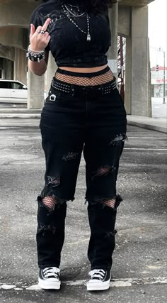 Y2k Rock Fashion, Goth Style Plus Size, Emo Outfits Concert, Concert Outfit Ideas Alternative, Goth Girl Outfits Aesthetic, Thick Emo Goth, Goth Tomboy Outfit, Subtle Punk Outfits