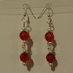 Ruby Red and Clear AB Bead with White Pearl by landofFayelon Red And White Beaded Earrings, Red Pearl Earrings, Beaded Earing Designs, Red Beaded Jewelry, Red Earrings Aesthetic, Bead Earrings Ideas, Diy Earrings Aesthetic, Red Bead Earrings, Earring Beads