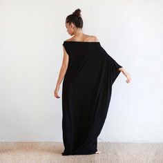 Luxuriously soft black kaftan maxi dress with off the shoulder boat neckline. The perfect mother's day gift! This dress is the perfect beach cover up on your next vacation and equally fitting for your next formal event. I have had many reviews from women who have purchased this dress to attend weddings in and rave about how they felt in the dress, and the way wedding guests responded to their look. Check the many many reviews on this dress to hear directly from fellow etsians. Effortless, classi Sukienki Maksi, Black Kaftan, Beach Kaftan, Kaftan Maxi Dress, Denpasar, Long Black Dress, Kaftan Dress, Versatile Dresses, Boho Maxi Dress