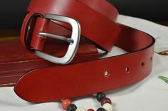 Caracteristics : Model : B- CALF LEATHER RED CLASSIC Genuine 1ª CALF LEATHER The belt including 1 fix keeper Color : RED Handmade Width : 35 mm Length : 90 - 95 - 100 - 105 - 110- 115 CM Thickness : aprox. 4 mm Waterproofed : NO Buckle : Inox steel brushed - FREE INCLUDED PLEASE CHECK YOUR SIZE CAREFULLY - WE THEREFORE HAVE INCLUDED A PHOTO IN THE LAST PICTURE TO AVOID MISTAKES WHILE ORDERING IF YOU ARE NOT SURE, PLEASE CONTACT US Classic Leather Belt Buckles As Gift, Classic Leather Belt Buckles For Gifts, Classic Red Belt For Formal Occasions, Classic Red Formal Belt, Chic Red Leather Belt, Valentines Day Fashion, Formal Red Leather Belt, Luxury Red Formal Belt, Luxury Elegant Red Belt