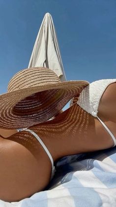 Beach Fotos Ideas, Beach Foto, Beach Vacation Pictures, Vacation Mood, Foto Tips, Women Body, White Beach, Vacation Pictures